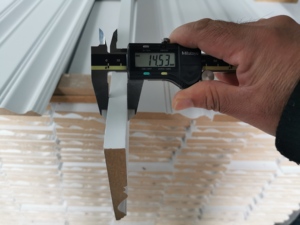 Canada <span class=keywords><strong>vendita</strong></span> calda bianco primerizzato MDF Trim Baseboard coloniale - Product Image 4