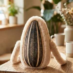 Sac à bandoulière en fourrure personnalisé d'hiver, design créatif <span class=keywords><strong>de</strong></span> graines <span class=keywords><strong>de</strong></span> <span class=keywords><strong>tournesol</strong></span> géantes, sac à bandoulière quotidien mignon pour fille, peluche douce et amusante - Product Image 1