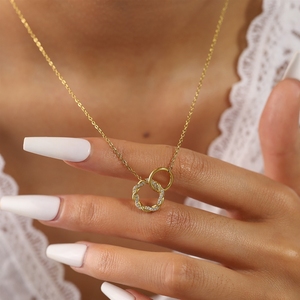 Collar con colgante de anillo de oro de 18 quilates de acero inoxidable para mujer, cadena de clavícula versátil, diseño de novedad transfronterizo - Product Image 3