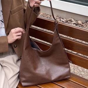 กระเป๋าสะพายไหล่หนังวินเทจสำหรับผู้หญิง สีน้ำตาล หัวเข็มขัดแม่เหล็ก สายสะพายเส้นเดียว ใช้ได้ทุกวันในฤดูใบไม้ร่วง - Product Image 2