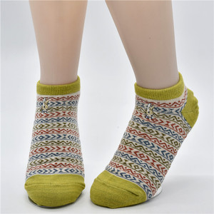 <span class=keywords><strong>Calcetines</strong></span> de Tobillo Unisex Transpirables de Punto, Hechos de Fibra de Bambú y Algodón de Secado Rápido, con Modernos Diseños de Rayas, Logotipo en el Puño y Tecnología Antiolor - Product Image 2
