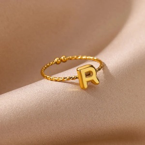 Anillo ajustable abierto de joyería de acero inoxidable chapado en oro de 18 quilates resistente al agua, anillo de dedo con 26 letras en inglés, anillo para mujer - Product Image 1