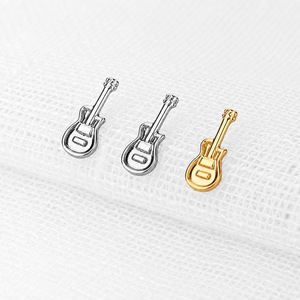 yunnique Bijou de piercing d'oreille en alliage de titane G23, motif araignée, unisexe, filetage interne P156 - Product Image 1