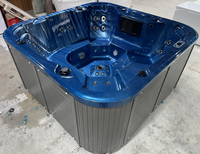 Spa extérieur moderne haut de gamme bleu avec intensité de massage réglable par air et eau, et éclairage LED