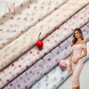 Tissu en tulle léger imprimé numériquement, respirant, en maille transparente 100% polyester 40D à pois suisses - Product Image 1