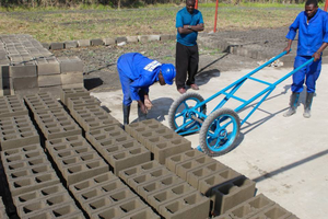 آلة صغيرة متنقلة لصنع الطوب، قالب يدوي للطوب الخرساني المجوف، آلة أوتوماتيكية لصنع الطوب من الرمل والبلاستيك للبيع - Product Image 5