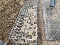 Keranjang Gabion Las, Kandang Batu Gabion, Kontainer Gabion, Kotak Gabion, Keranjang Kawat, Modul Kubus Galvanis Celup Panas, Pilar Bollard, Coping