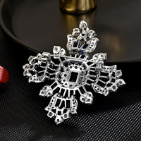 Broche vintage en cuivre et zircon XILIANGFEIZI, motif flocon de neige, accessoire de corsage, vente en gros directe usine, cadeaux de Noël