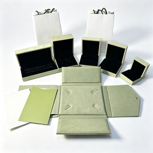 Boîte à bijoux élégante en velours rectangulaire avec intérieur noir pour le rangement des bagues, présentation de cadeaux - Product Image 4