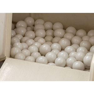 Aire de jeux intérieure en bois avec mur d'escalade et piscine à balles pour enfants - Product Image 2
