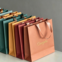 Sac à main en carton blanc haut de gamme pour emballage commercial, marque personnalisée, capacité de charge fiable de 6 à 9 kg
