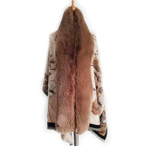 OEM beliebt neue Winter Damen Kunstpelz-Mantel Outdoor warme Poncho-Jacke Mantel Kardigan lockere Prägung Schals - Product Image 2