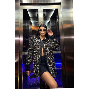 Camisa con Lentejuelas y Estampado de Leopardo con Puños de Satén, Blusa de Fiesta con Botones para Mujer, Negra - Product Image 1