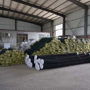 Clôture <span class=keywords><strong>en</strong></span> treillis métallique diamanté, clôture <span class=keywords><strong>en</strong></span> treillis cyclonique, rouleau <span class=keywords><strong>de</strong></span> treillis métallique <span class=keywords><strong>en</strong></span> PVC, clôture <span class=keywords><strong>en</strong></span> treillis d'acier pour terrains <span class=keywords><strong>de</strong></span> tennis et <span class=keywords><strong>de</strong></span> basketball - Product Image 1