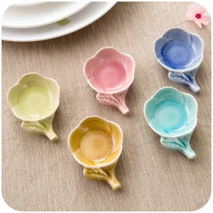 Mangkuk keramik harmoni bentuk bunga di bawah kaca kecil mangkuk saus keramik saus kedelai piring bumbu piring bumbu