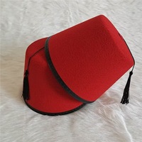 Vente en gros accessoire de costume marocain rouge chapeau turc de Fès avec pompon noir pour les fêtes décontractées et en plein air des adultes