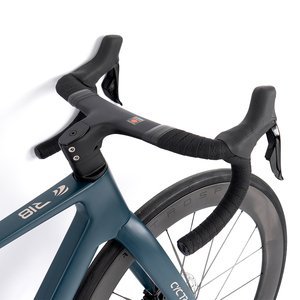 Vélo de route à cadre rigide en carbone R18, composants <span class=keywords><strong>105</strong></span> R7170 24 vitesses, roues en carbone, freins à disque hydrauliques, vélo de route léger - Product Image 2