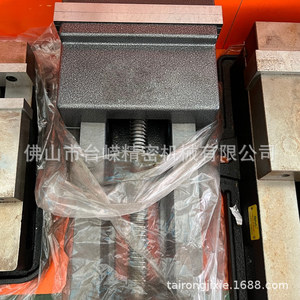 เครื่องจับชิ้นงาน Jin Feng QB320 ขนาด 12 นิ้ว แบบปากแบน พร้อมฐานหมุนได้ 360 องศา - Product Image 3