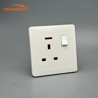 Enchufe de pared con interruptor de 2 tomas y 16A, estándar británico BS1363, con luz neón blanca, 2 USB-A y 1 USB-C, clasificación IP21, para venta al por mayor en África.