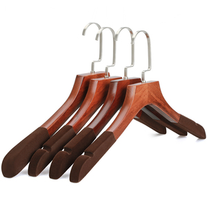 Подгонянная Высококачественная Роскошная противоскользящая винтажная деревянная вешалка для одежды с бархатом - Product Image 4