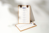 Tableau de menu en bois à encliqueter en cuir simple et rétro Logo café et bar gravé sur mesure Classeur de couverture de menus en bois