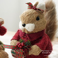 Figurine d'écureuil en sisal, décorations de table rustiques de Noël, animaux de la forêt avec accent festif, décoration de ferme de Noël
