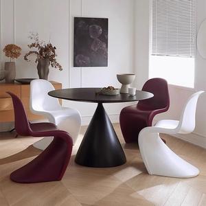 <span class=keywords><strong>Chaise</strong></span> de salle à manger en plastique Nordic Pantone, style créatif français, design viral, minimaliste moderne, personnalisable - Meubles en fibre de verre - Product Image 2