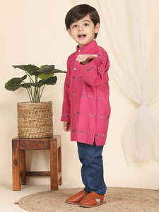 Kurta rose brodé pour garçons, kurta ethnique traditionnel pour enfants, kurta élégante pour les occasions festives, pour les fêtes, les mariages et les festivals - Product Image 4