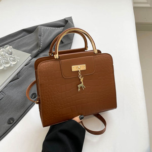 时尚设计师女装高品质单肩包女士手提包刺绣皮革PU衬里皮革闭合链装饰 - Product Image 5