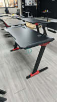 Bureau de jeu ergonomique avec porte-gobelet, support pour casque et plateau de gestion des câbles, cadre en métal, finition en fibre de carbone