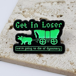 Spilla Creativa con Lettere Fluorescenti 'Get In Loser We Are Going To Die Of Dysentery', Pin Smaltato 'Carriage Gharry' - Product Image 5