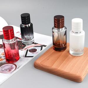 Commercio all'ingrosso 30ml 50ml 100ml bottiglie di <span class=keywords><strong>vetro</strong></span> Spray bottiglia di <span class=keywords><strong>acqua</strong></span> calda e contenitore di profumo con tappo di pompa caratteristiche ricaricabili - Product Image 6