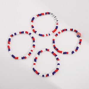 Nuova bandiera americana bracciale lettera acrilica. Braccialetto elastico multistrato di perline per le donne, perfetto per il giorno dell'indipendenza degli Stati Uniti - Product Image 4