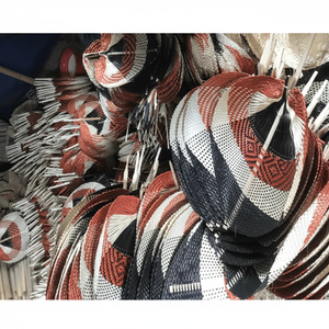 Ventiladores de verano portátiles coloridos sostenibles decoración de pared de ratán hecha a mano al por mayor de fábrica - Product Image 1