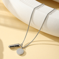 Yiwu Aceon Velle Logo En Acier Inoxydable Estampé Mini Disque Gravé Vis Pilule Forme Bouteille Message Caché Médaillon Pendentif Collier