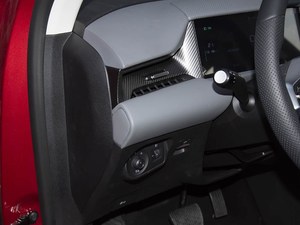 SAIC MG ES5 515 Plus 2025, SUV compact rouge vif à propulsion arrière, 100% électrique, autonomie CLTC <span class=keywords><strong>de</strong></span> 515 km - Product Image 6