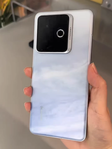 <span class=keywords><strong>Realme</strong></span> GT7 Pro รุ่น Racing Version Octa Core แบตเตอรี่ 6500mAh ชาร์จเร็ว 120W ภาษาอังกฤษ หน้าจอ OLED 120Hz Snapdragon 8 Elite ระบบปฏิบัติการ <span class=keywords><strong>Realme</strong></span> <span class=keywords><strong>UI</strong></span> 2.0 - Product Image 3