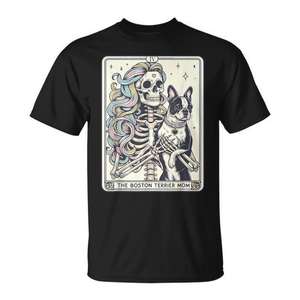T-shirt pour maman de Boston Terrier avec motif carte de tarot et squelette de chien - Product Image 1