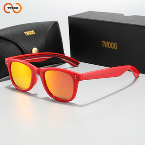 <span class=keywords><strong>Gafas</strong></span> <span class=keywords><strong>de</strong></span> Sol TWOOO T1728 Nuevas Retro con Tachuelas y Degradado, Montura Moderna con Rayas, <span class=keywords><strong>Gafas</strong></span> <span class=keywords><strong>de</strong></span> Moda con Personalidad, Directo <span class=keywords><strong>de</strong></span> Fábrica - Product Image 1