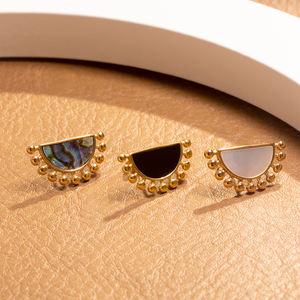 Exquisito collar bohemio de acero inoxidable de diseño sencillo con incrustaciones de concha semicircular, accesorios de perla para mujer para regalos - Product Image 4