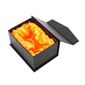 カスタムロゴ磁気段ボール製品パッケージボックスシルクサテン裏地ギフト包装ボックス異なるインサート付き