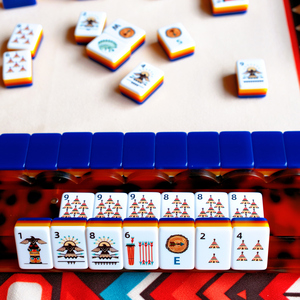 Jeu de Mahjong Américain Portable 160 Tuiles Totem Tribales avec Tapis, Supports en Acrylique et Boîte de Rangement pour Jeu en Famille - Product Image 5