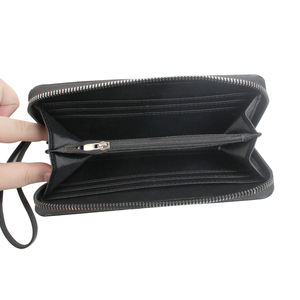 <span class=keywords><strong>Borsa</strong></span> da donna in pelle sintetica <span class=keywords><strong>nera</strong></span> <span class=keywords><strong>con</strong></span> Design borchiato in argento e cinturino da polso Design Logo personalizzato accettato, <span class=keywords><strong>con</strong></span> supporto Low MOQs - Product Image 3