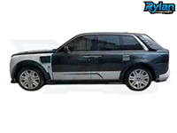 Pour améliorer le Rolls-Royce Cullinan avec un kit carrosserie Mansory en fibre de carbone, doté de deux sorties d'échappement sur chaque côté.