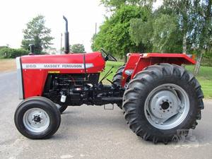 MASSEY FERGUSON Tractor sobre orugas de ruedas 265 4WD y 2WD con motor diésel de 70HP para uso agrícola - Product Image 3