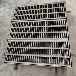 Grille de couverture de tranchée arrière, grille de trou d'homme en acier encadrée, divers types et spécifications pour le choix - Product Image 3