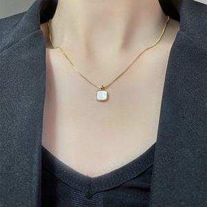 สร้อยคอจี้สแตนเลสชุบทอง 18k ปี 2026 สำหรับผู้หญิง จี้สีขาว สายโซ่แบบเชื่อมต่อ เครื่องประดับแฟชั่นสำหรับชีวิตประจำวัน - Product Image 3