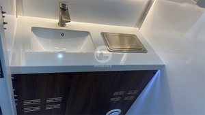 Remolque de Baño Portátil de Diseño Moderno para Exteriores, Nuevo, 3 Cabinas con Ducha, Unidad de Baño Móvil - Product Image 6