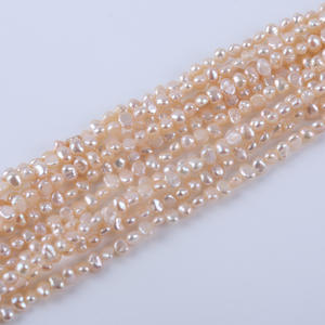 Perle d'eau douce naturelle de forme baroque, 18 cm, 3-4 mm, brillante des deux côtés, trou latéral, semi-finie, en blanc et rose - Product Image 1