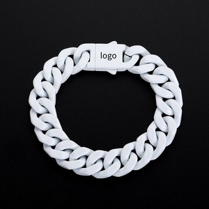 สร้อยข้อมือแบบ Cuban Link รุ่น W131 พร้อมโลโก้ Tuy Chinh Cua Cuba Lien Ket Chuoi Vong Deo Tay Bang Thep Khong Gi - Product Image 3